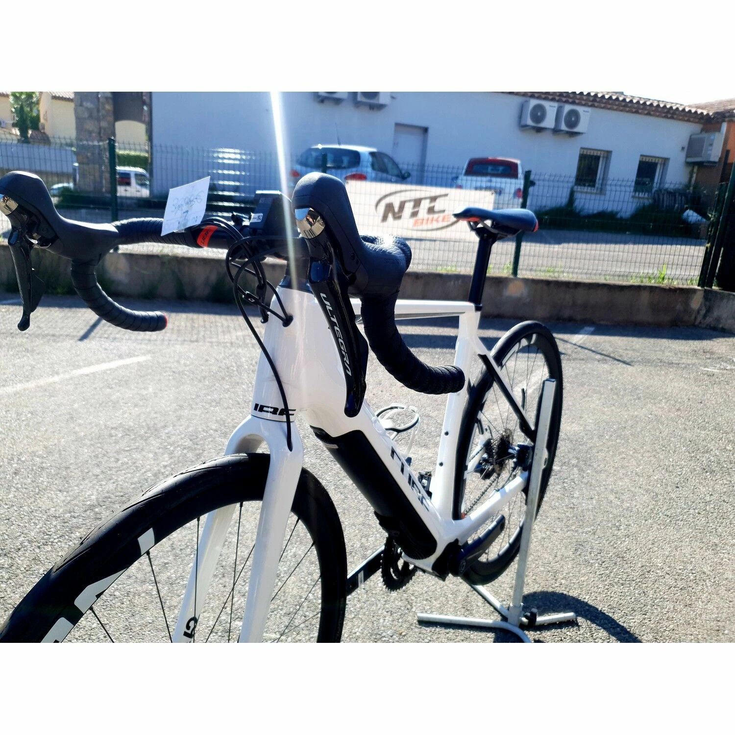 Vélo De Route électrique Cube - 56 - 700c 2 Vélo De Route électrique Cube - 56 - 700c – Image 2